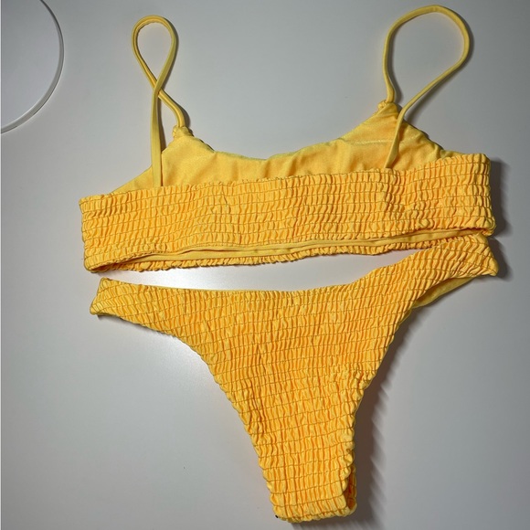 Bikini (medium) - Picture 2 of 2